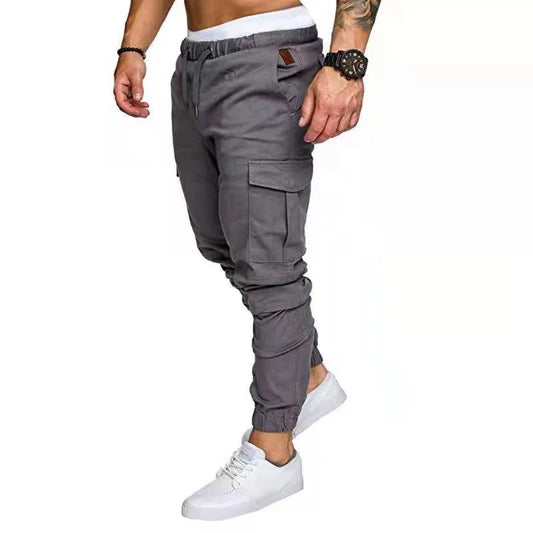 Men's cargo trousers with drawstring and patch pockets