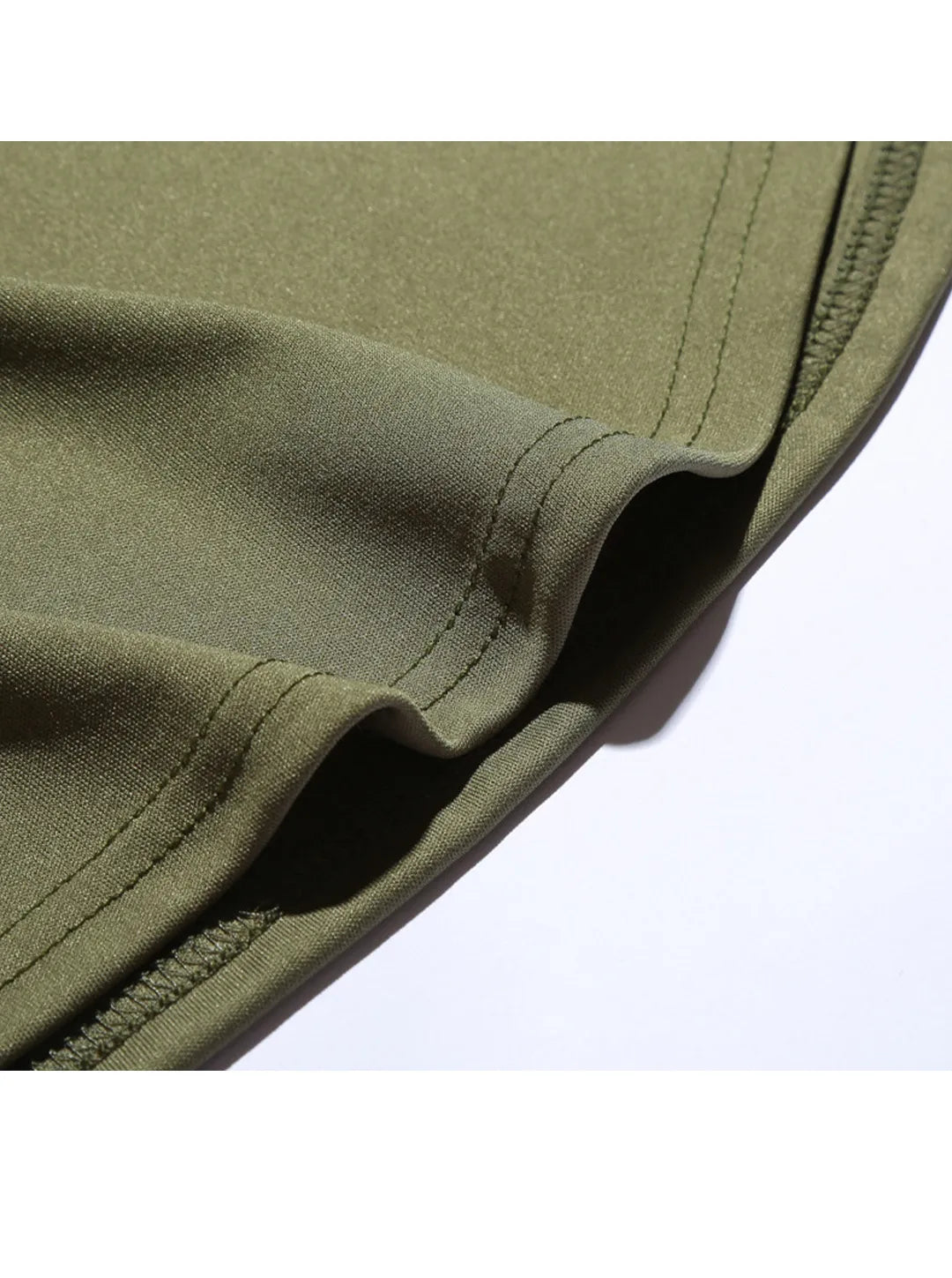 Men's T-shirt with contrasting plain-colored round neckline and raglan sleeves