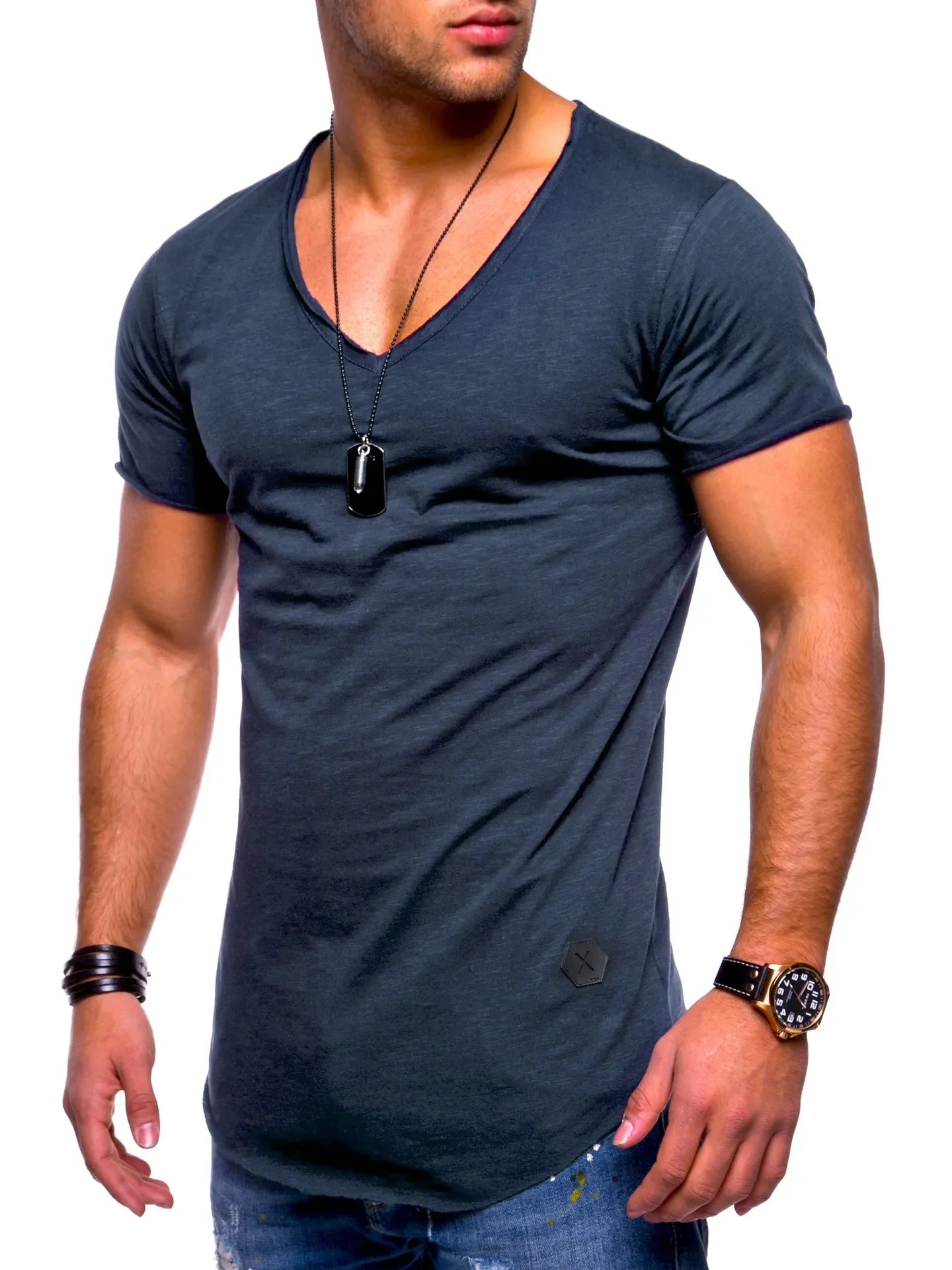 Single-colored T-shirt with V-neck and natural cut for men