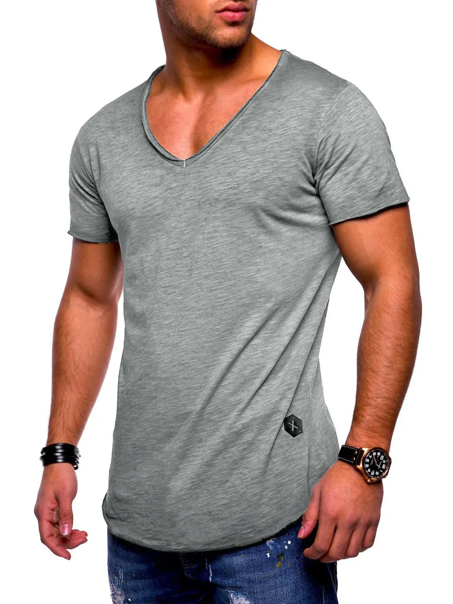 Single-colored T-shirt with V-neck and natural cut for men