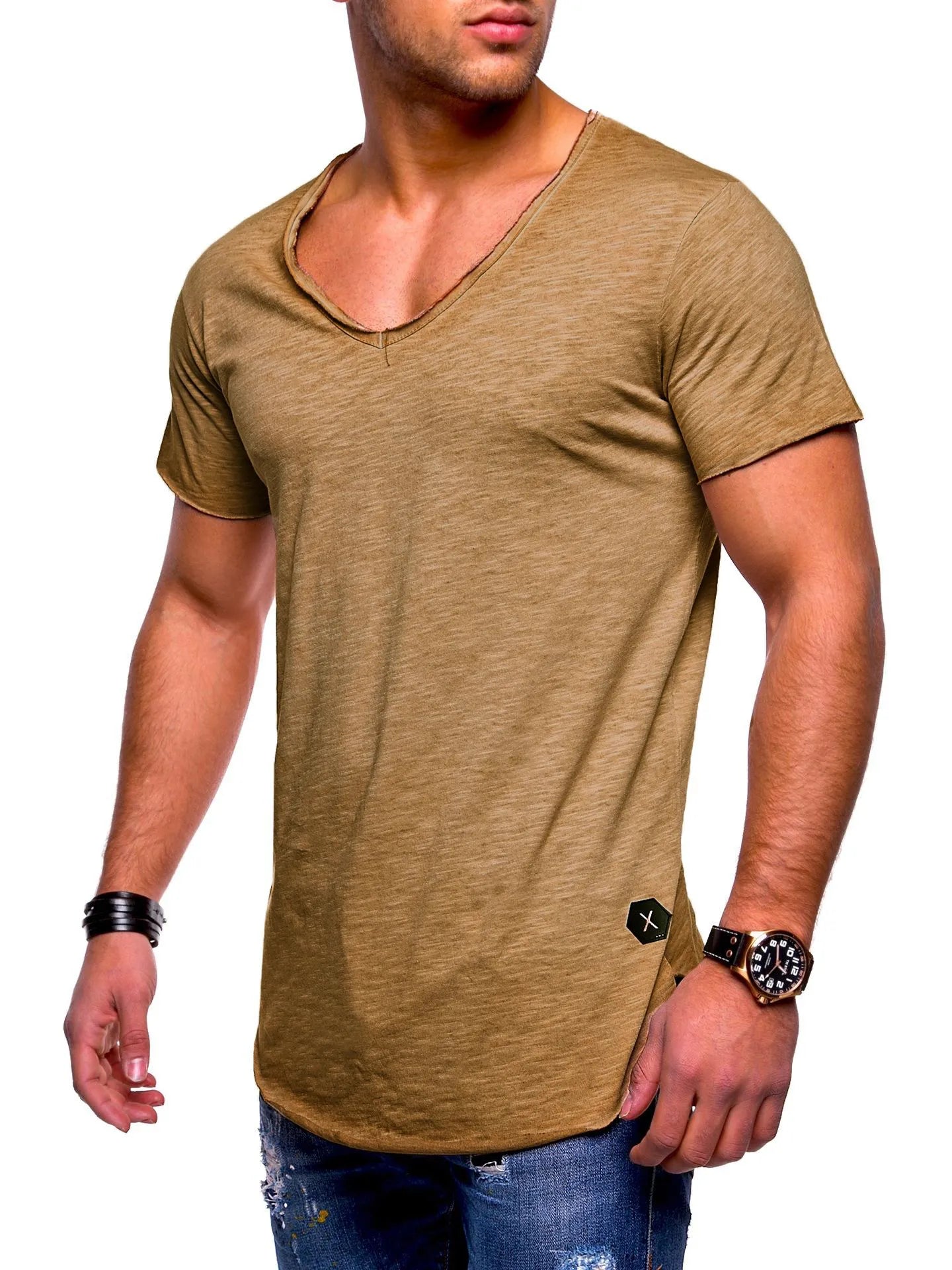 Single-colored T-shirt with V-neck and natural cut for men