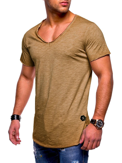 Single-colored T-shirt with V-neck and natural cut for men