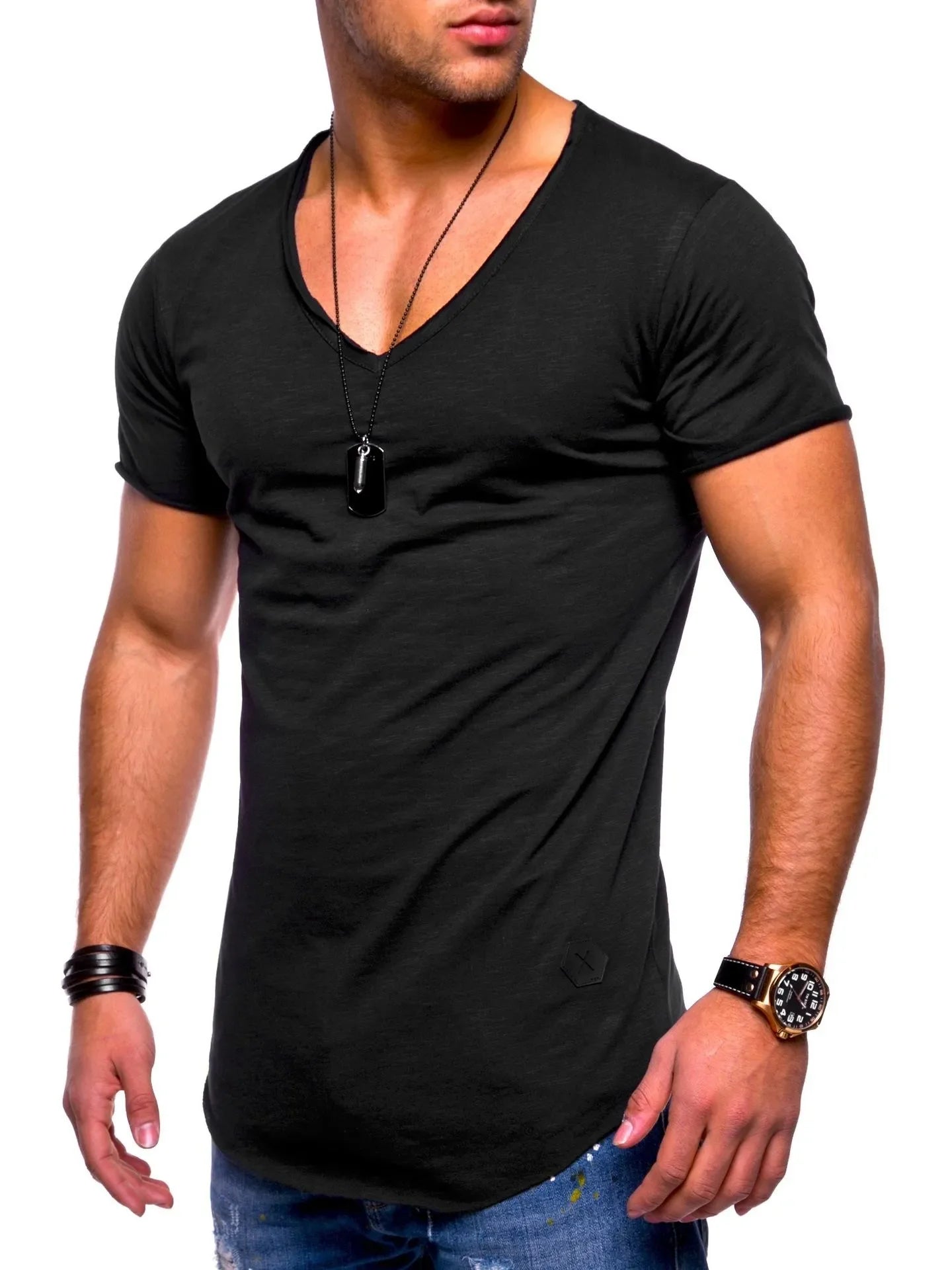Single-colored T-shirt with V-neck and natural cut for men